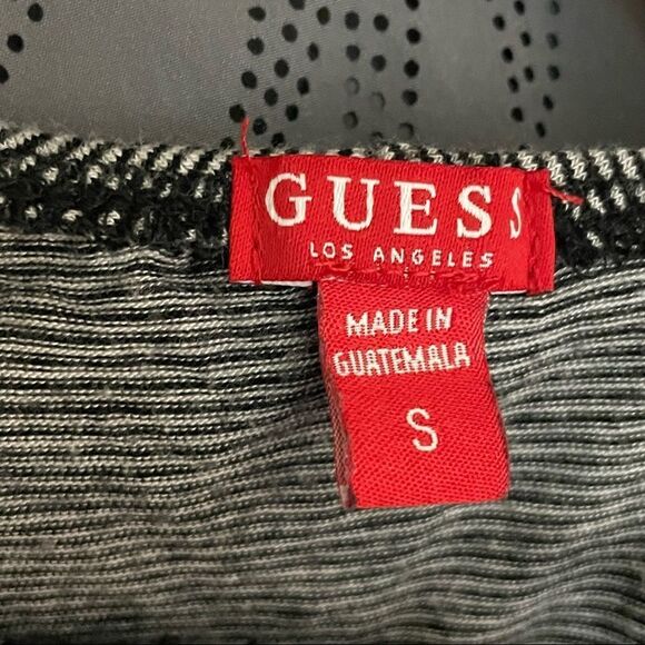 Guess Sandrine Off Shoulder Black and White Striped Ruffled Keyhole Blouse Sz S - Picture 13 of 13